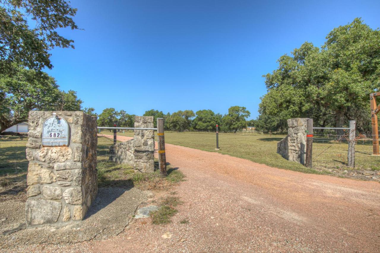 Grey Haus Casita-Peaceful Hill Country Views! Villa Fredericksburg Buitenkant foto